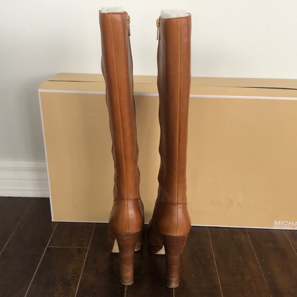 Michael Kors - Lesley boots - size 5.5 comes w/box - Picture 4 of 7